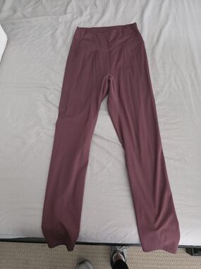 Burgundy Lululemon Active Leggings - Size 6